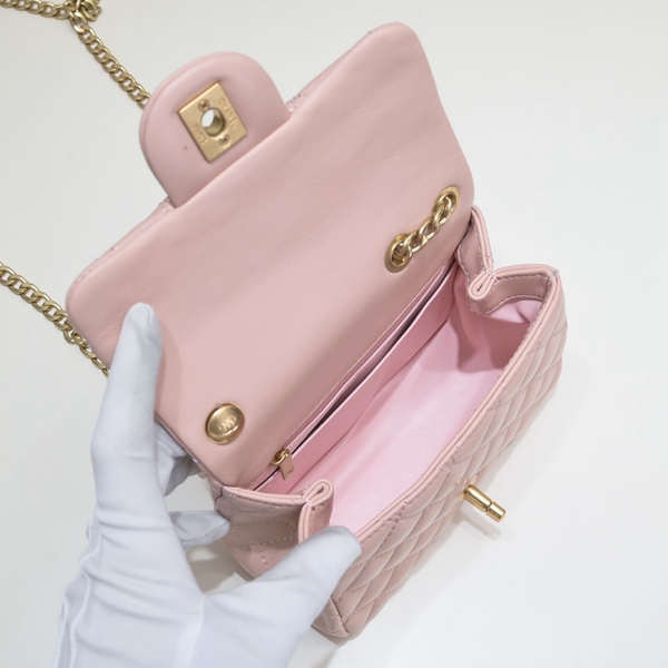 シャネルバッグ着用イメージ